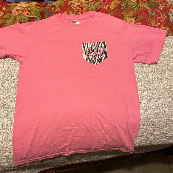 Does anyone have the initials (gTw) I have a  lot 9 Shirts and 1 Dress, all $50. - Picture 6 of 11